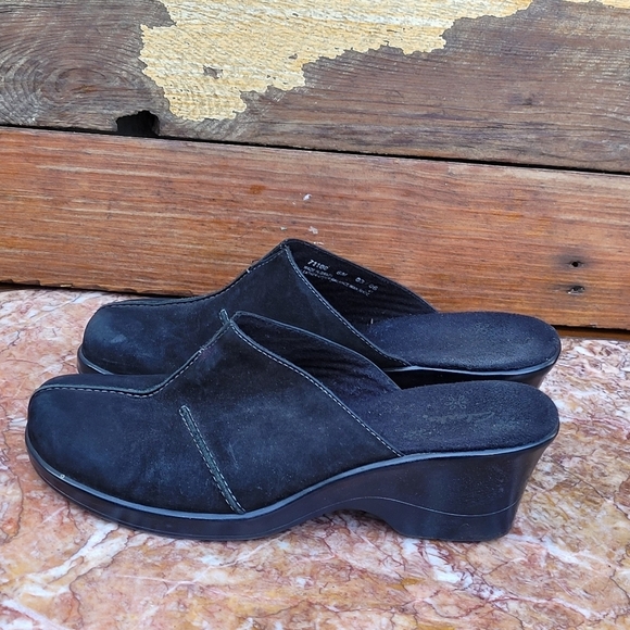Clarks Suede Slip On Casual Wedge Clog Mule Shoes Sz 6 - Picture 4 of 16